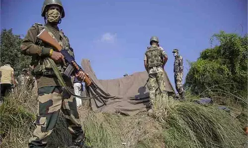 Jammu-Kashmir: अंतरराष्ट्रीय सीमा के पास हलचल, लोगो में दहशत Jammu-Kashmir: अंतरराष्ट्रीय सीमा के पास हलचल, लोगो में दहशत