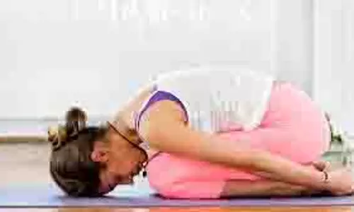 Health: रीढ़ की हड्डी को लचीलापन देता है शशांकासन, मन को शांत करने और तनाव दूर करने में है कारगर Health: रीढ़ की हड्डी को लचीलापन देता है शशांकासन, मन को शांत करने और तनाव दूर करने में है कारगर
