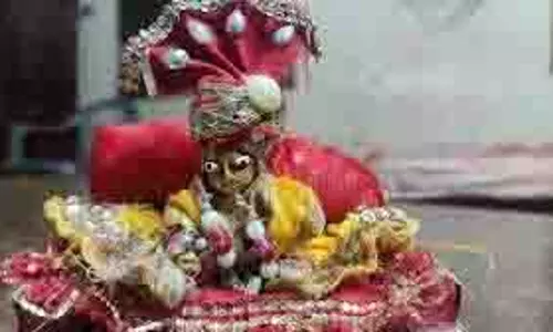 Ladu Gopal Old Clothes: लड्डू गोपाल के पुराने कपड़ों का क्या करें? फेंकने से पहले जान लें नियम Ladu Gopal Old Clothes: लड्डू गोपाल के पुराने कपड़ों का क्या करें? फेंकने से पहले जान लें नियम