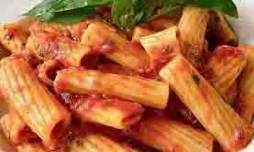 Tomato Garlic Pasta : लंच या डिनर में टोमैटो गार्लिक पास्ता जरूर ट्राई करें Tomato Garlic Pasta : लंच या डिनर में टोमैटो गार्लिक पास्ता जरूर ट्राई करें