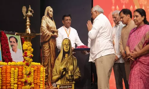 Gujarat CM ने पुण्यश्लोक देवी अहिल्याबाई नामक लाइट एंड साउंड मल्टीमीडिया शो देखा
