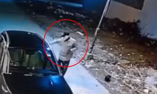 मर्सिडीज कार को किया आग के हवाले, सनकी आशिक ने मॉडल को किया जमकर परेशान