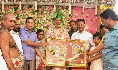 Tamil Nadu : ओ. पन्नीरसेल्वम ने थिरुक्कदैयुर मंदिर में पूजा की