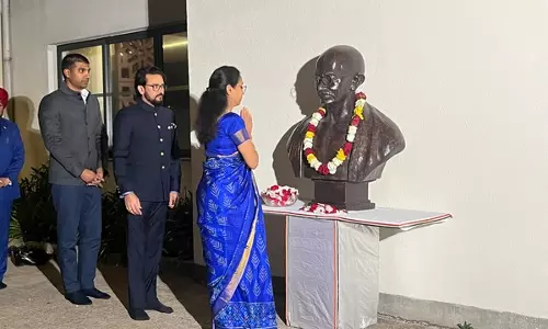 Supriya Sule के नेतृत्व में प्रतिनिधिमंडल ने इथियोपिया में भारतीय दूतावास में महात्मा गांधी को पुष्पांजलि अर्पित की Supriya Sule के नेतृत्व में प्रतिनिधिमंडल ने इथियोपिया में भारतीय दूतावास में महात्मा गांधी को पुष्पांजलि अर्पित की