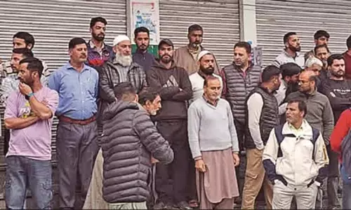 Kupwara: व्यापारियों ने बाईपास रोड की पार्किंग के खिलाफ बंद किया