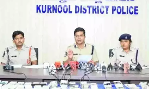 Adoni पुलिस ने ऑनलाइन क्रिकेट सट्टेबाजी रैकेट का भंडाफोड़ किया Adoni पुलिस ने ऑनलाइन क्रिकेट सट्टेबाजी रैकेट का भंडाफोड़ किया