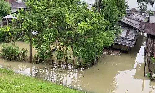 डिब्रूगढ़ में ब्रह्मपुत्र नदी उफान पर, व्यापक व्यवधान