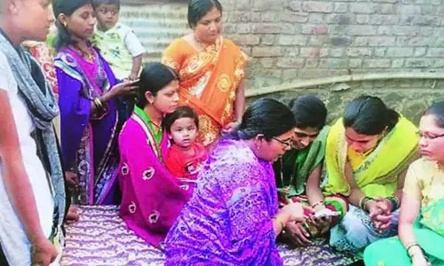ग्रामीण महिलाओं की ऑनलाइन बैंकिंग में भागीदारी बढ़ी, UPI बना प्रमुख सहायक: सर्वेक्षण
