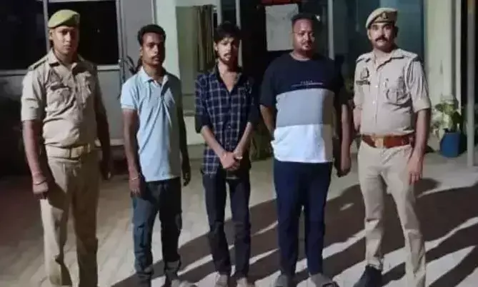 Ambedkar Nagar: पुलिस टीम ने जुआ खेलते हुए तीन को दबोचा