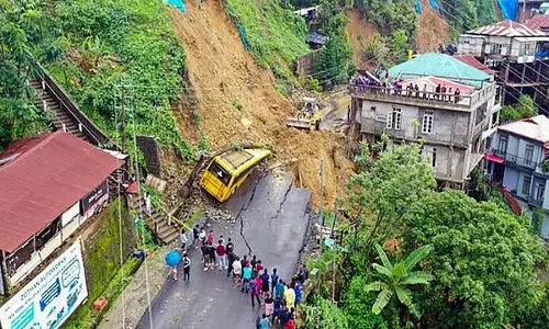 दो दिनों से भारी बारिश के कारण बाढ़, भूस्खलन: मृतकों की संख्या 31 हुई