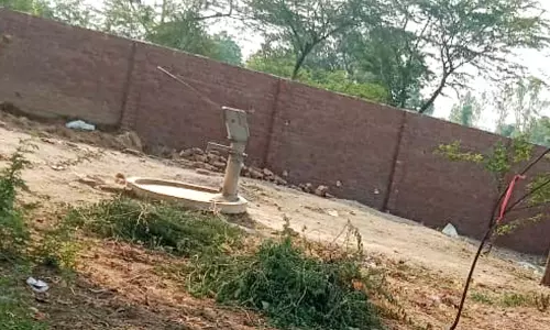 Shamshabad: सरकारी जमीन पर दबंगों का कब्जा
