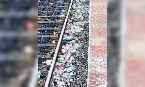 Chennai सिटीजन कनेक्ट, रेलवे ट्रैक पर से कचरा साफ करें, सैनेटोरियम यात्रियों से आग्रह Chennai सिटीजन कनेक्ट, रेलवे ट्रैक पर से कचरा साफ करें, सैनेटोरियम यात्रियों से आग्रह