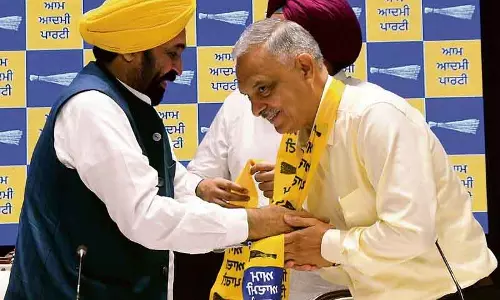 Akali Dal के बागी विधायक सुक्खी को आप उपाध्यक्ष नियुक्त किये जाने के बाद स्थिति स्पष्ट करने को कहा Akali Dal के बागी विधायक सुक्खी को आप उपाध्यक्ष नियुक्त किये जाने के बाद स्थिति स्पष्ट करने को कहा