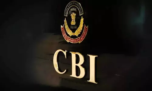 CBI की बड़ी कार्रवाई, 25 लाख की रिश्वत लेते IRS अधिकारी समेत दो लोग गिरफ्तार