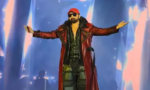 Concert में हिमेश का फनी रिएक्शन वायरल Concert में हिमेश का फनी रिएक्शन वायरल