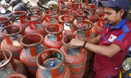 ATF की कीमत में 3% की कटौती, वाणिज्यिक एलपीजी की कीमत 24 रुपये घटी