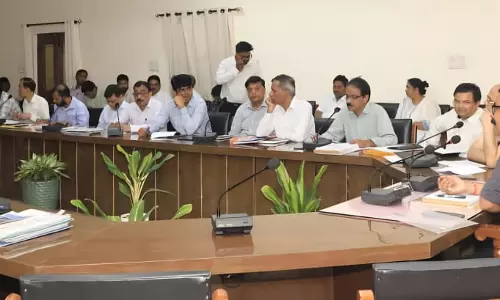 Bareilly: विकास से जुड़े विभागों के अधिकारियों के साथ कलेक्ट्रेट स्थित सभागार मे बैठक Bareilly: विकास से जुड़े विभागों के अधिकारियों के साथ कलेक्ट्रेट स्थित सभागार मे बैठक