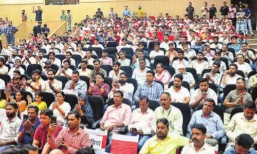 Bareilly: जनसेवा की दिशा में बड़ा कदम, मेयर ने युवा सेवक संघ की शुरुआत की Bareilly: जनसेवा की दिशा में बड़ा कदम, मेयर ने युवा सेवक संघ की शुरुआत की