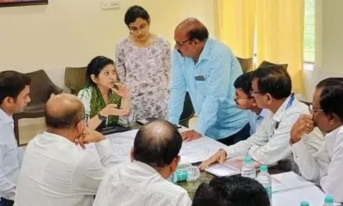 प्रधान सचिव ने क्योंझर जिले में परियोजनाओं की समीक्षा की प्रधान सचिव ने क्योंझर जिले में परियोजनाओं की समीक्षा की