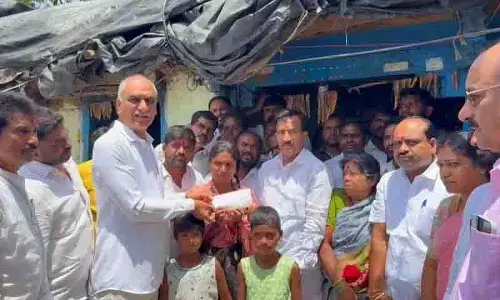 हरीश राव ने BRS कार्यकर्ता के परिवार को 5 लाख रुपये की सहायता सौंपी