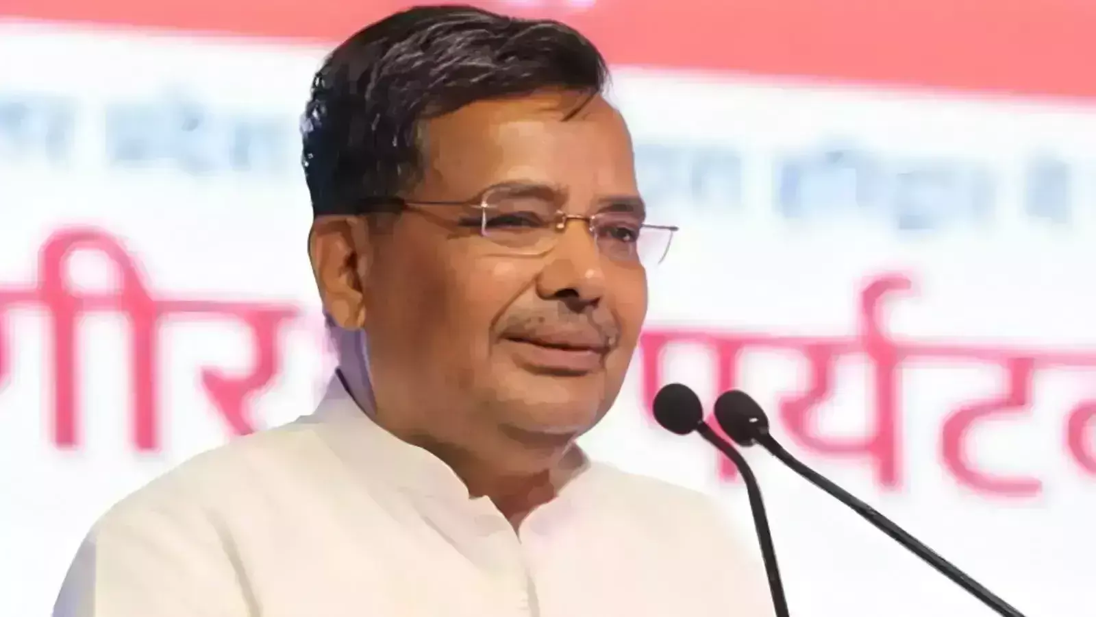 Mainpuri: भाजपा नेत्री के बेटे के विवादित वीडियो पर मंत्री जयवीर ने दी सफाई Mainpuri: भाजपा नेत्री के बेटे के विवादित वीडियो पर मंत्री जयवीर ने दी सफाई