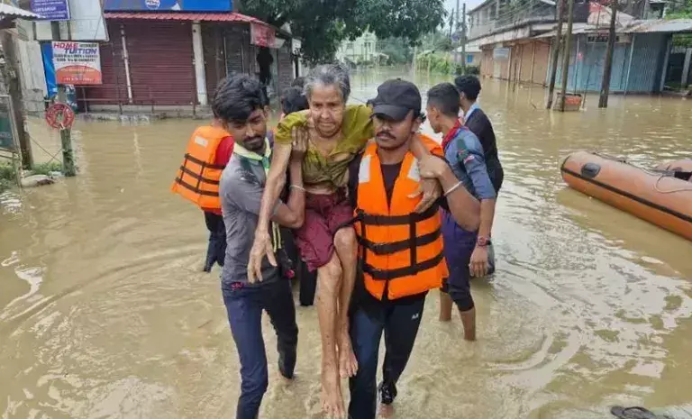 Tripura: भारी बारिश के बाद 7,000 से अधिक लोगों को राहत शिविरों में पहुंचाया गया
