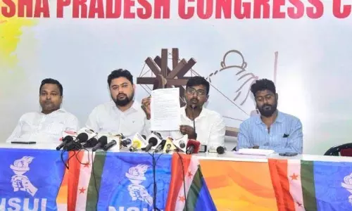 NSUI ने छात्रों के लिए मुफ्त बस यात्रा की मांग की NSUI ने छात्रों के लिए मुफ्त बस यात्रा की मांग की