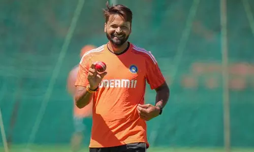 Live Cricket : भारत ए की धारदार गेंदबाज़ी Live Cricket : भारत ए की धारदार गेंदबाज़ी