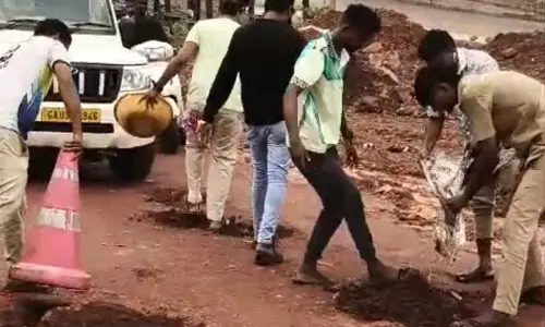 Vasco बस ऑपरेटरों ने विरोध प्रदर्शन किया, जोखिम भरे गड्ढों को भरा