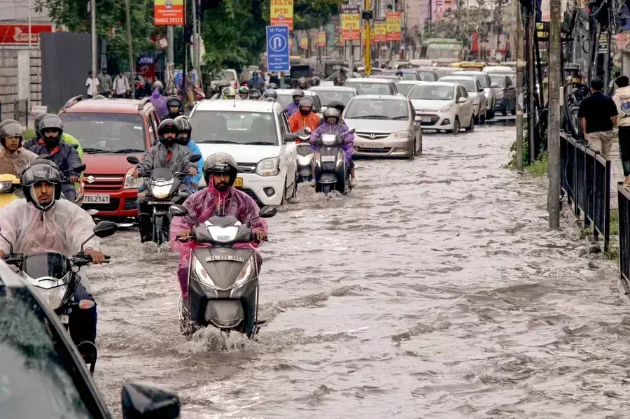 Kerala में एक सप्ताह में सामान्य से लगभग 6 गुना बारिश हुई Kerala में एक सप्ताह में सामान्य से लगभग 6 गुना बारिश हुई