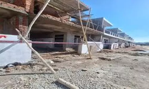 Damoh: सरकारी बस स्टैंड की बिल्डिंग सील, प्रवेश हुआ बंद Damoh: सरकारी बस स्टैंड की बिल्डिंग सील, प्रवेश हुआ बंद