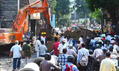 जल निकासी कार्य जारी रहने के कारण Malakpet में यातायात डायवर्जन सोमवार सुबह तक बढ़ा दिया जल निकासी कार्य जारी रहने के कारण Malakpet में यातायात डायवर्जन सोमवार सुबह तक बढ़ा दिया