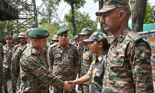 ऑपरेशन सिंदूर में वीरता के लिए BSF की महिला अधिकारी को सेना प्रमुख ने किया सम्मानित