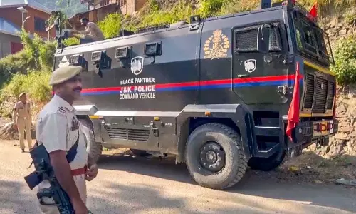 कश्मीर IGP ने खीर भवानी मेले से पहले सुरक्षा की समीक्षा की कश्मीर IGP ने खीर भवानी मेले से पहले सुरक्षा की समीक्षा की