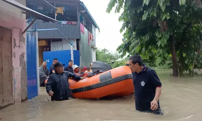 Manipur floods: 3,802 लोग प्रभावित, 883 घर क्षतिग्रस्त Manipur floods: 3,802 लोग प्रभावित, 883 घर क्षतिग्रस्त