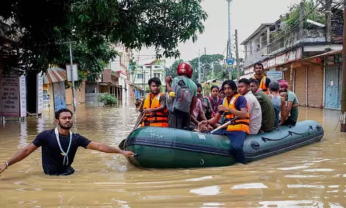 पूर्वोत्तर में मूसलाधार बारिश: भूस्खलन में 26 लोगों की मौत पूर्वोत्तर में मूसलाधार बारिश: भूस्खलन में 26 लोगों की मौत