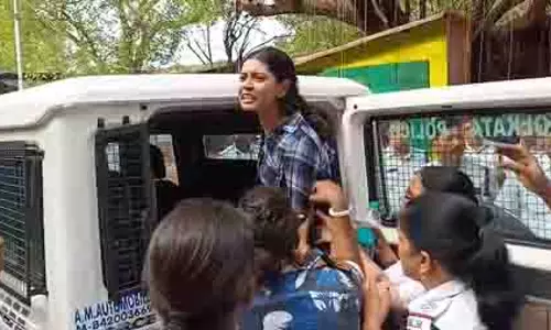 Bengal BJP ने शर्मिष्ठा पनोली मामले में कोलकाता पुलिस की रातोंरात कार्रवाई पर सवाल उठाए Bengal BJP ने शर्मिष्ठा पनोली मामले में कोलकाता पुलिस की रातोंरात कार्रवाई पर सवाल उठाए