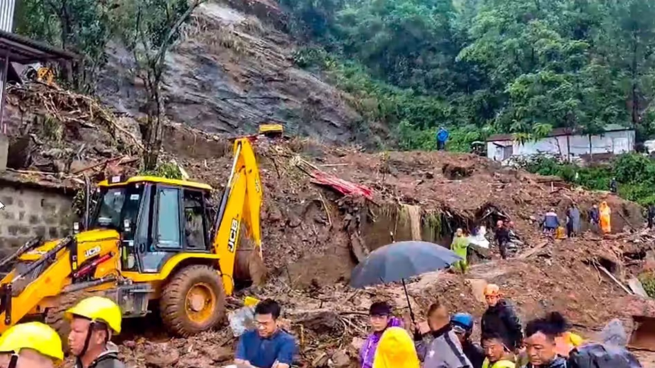Mizoram : भूस्खलन में 3 म्यांमार शरणार्थियों सहित 4 की मौत Mizoram : भूस्खलन में 3 म्यांमार शरणार्थियों सहित 4 की मौत