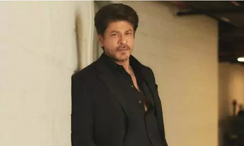 ‘King’ की शूटिंग ब्रेक के दौरान बिली हिल टी-शर्ट में शाहरुख के मस्कुलर लुक ने इंटरनेट पर आग लगा दी