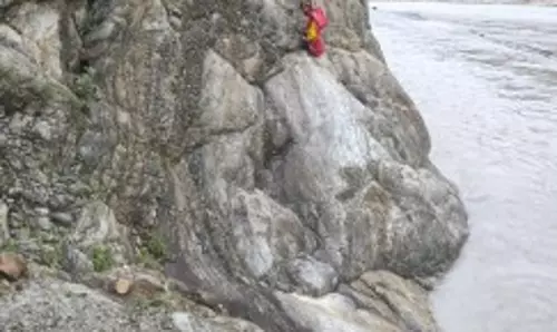 उत्तरी Sikkim में सड़क दुर्घटना में एक व्यक्ति की मौत, आठ लापता उत्तरी Sikkim में सड़क दुर्घटना में एक व्यक्ति की मौत, आठ लापता
