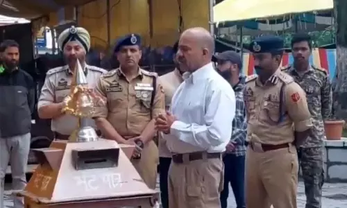 DGP नलिन प्रभात ने कश्मीर के गांदरबल में माता खीर भवानी मंदिर का दौरा किया
