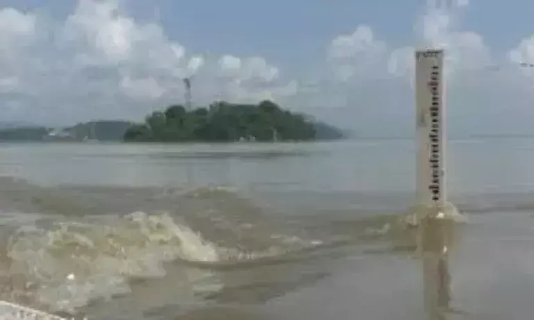 Assam: ब्रह्मपुत्र नदी के खतरे के स्तर को पार करने के कारण डिब्रूगढ़ में हाई अलर्ट
