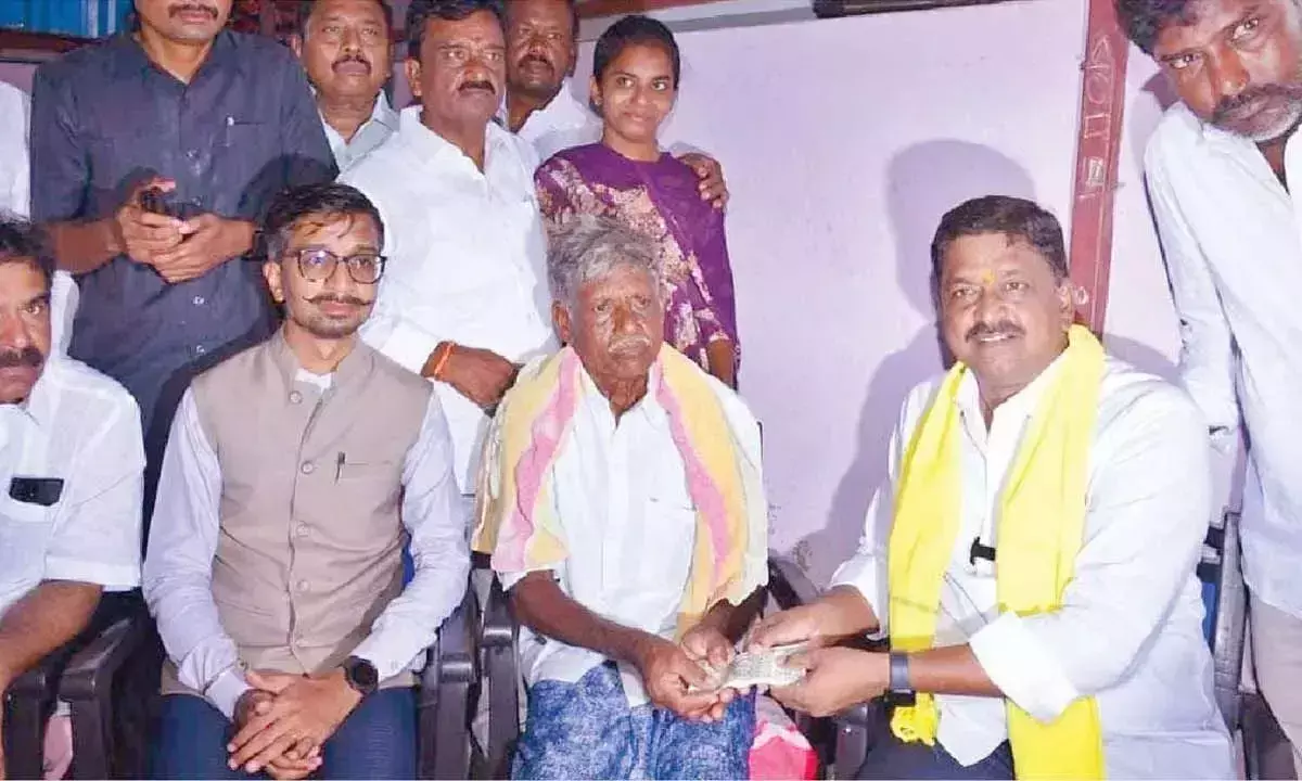 Andhra: सरकार ने घर-घर पेंशन वितरण का बड़े पैमाने पर रिकॉर्ड बनाया