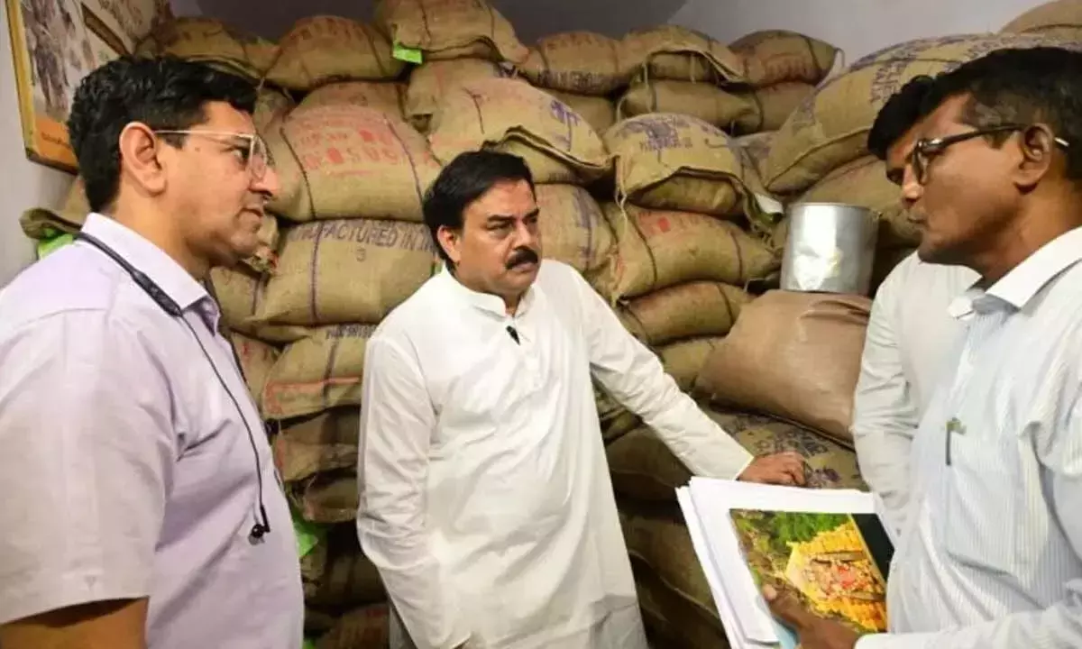 Andhra: आंध्र प्रदेश सरकार ने दोपहर के भोजन के लिए राशन वितरण पहल शुरू की Andhra: आंध्र प्रदेश सरकार ने दोपहर के भोजन के लिए राशन वितरण पहल शुरू की