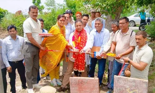 Jammu: विधायक ने किया विकास कार्यों का शुभारंभ Jammu: विधायक ने किया विकास कार्यों का शुभारंभ
