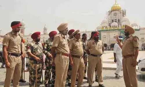 Amritsar में सुरक्षा बढ़ाने के लिए 2,500 पुलिसकर्मी बुलाए गए Amritsar में सुरक्षा बढ़ाने के लिए 2,500 पुलिसकर्मी बुलाए गए