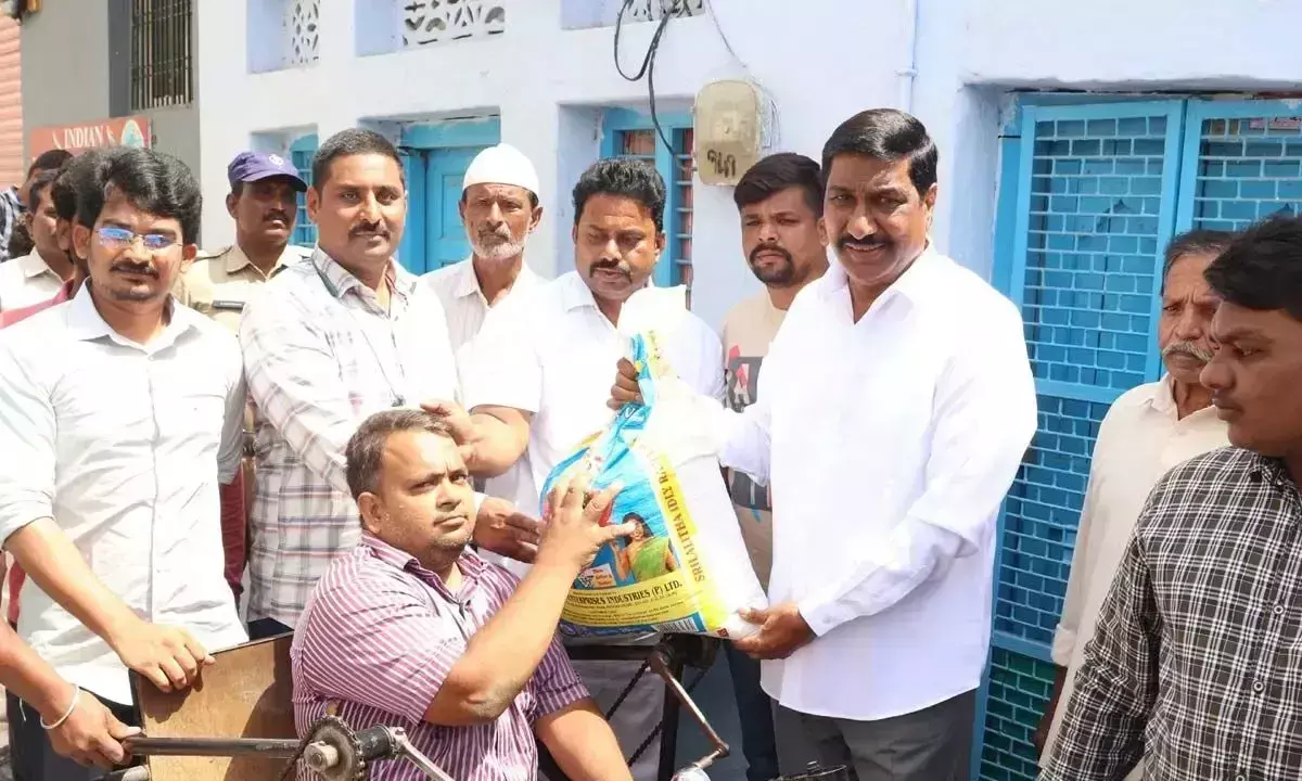 जनता की मांग के अनुरूप राशन की दुकानें फिर से खोली गईं: मंत्री बीसी जनार्दन रेड्डी