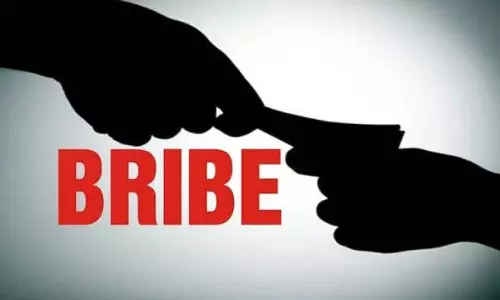 ACB ने रिश्वत के आरोप में पटवारी को किया गिरफ्तार ACB ने रिश्वत के आरोप में पटवारी को किया गिरफ्तार