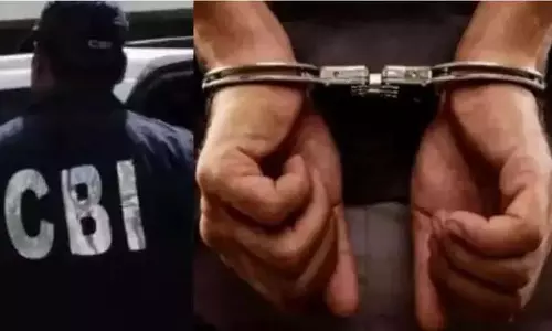 रिश्वत लेते IRS अधिकारी गिरफ्तार रिश्वत लेते IRS अधिकारी गिरफ्तार