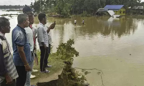 Assam:बाढ़ की स्थिति गंभीर, 10 प्रमुख नदियां उफान पर